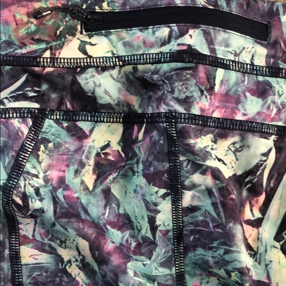 Lululemon capris and tank set size 6 - Picture 4 of 6